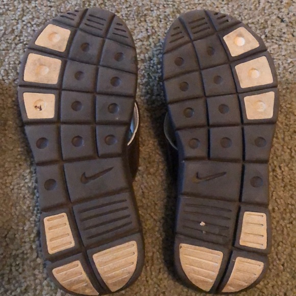 2 pairs Nike Sandals - Picture 5 of 5